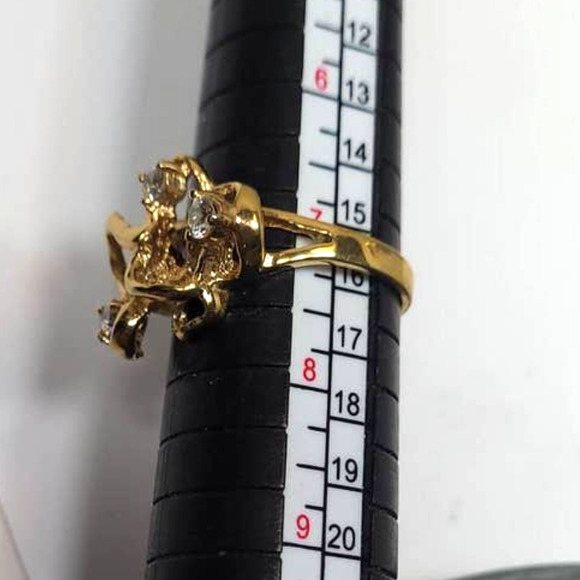 Sweetly Unique Golden Ribbon Rhinestone Ring Size 7 - Picture 12 of 12